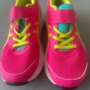 Kids ASICS Jolt running sneaker size 13 -NEW IN BOX